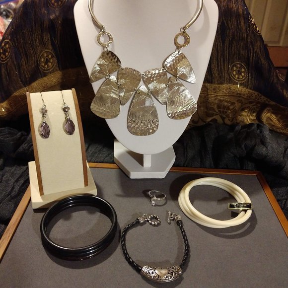 Pretty Mixed Jewelry Lot - Picture 2 of 11